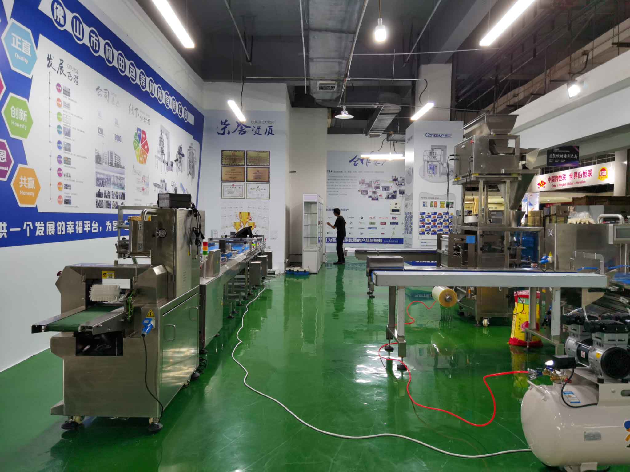 صالة عرض ماكينات التعبئة والتغليف لفرعنا في مدينة تشنغدو بالصين